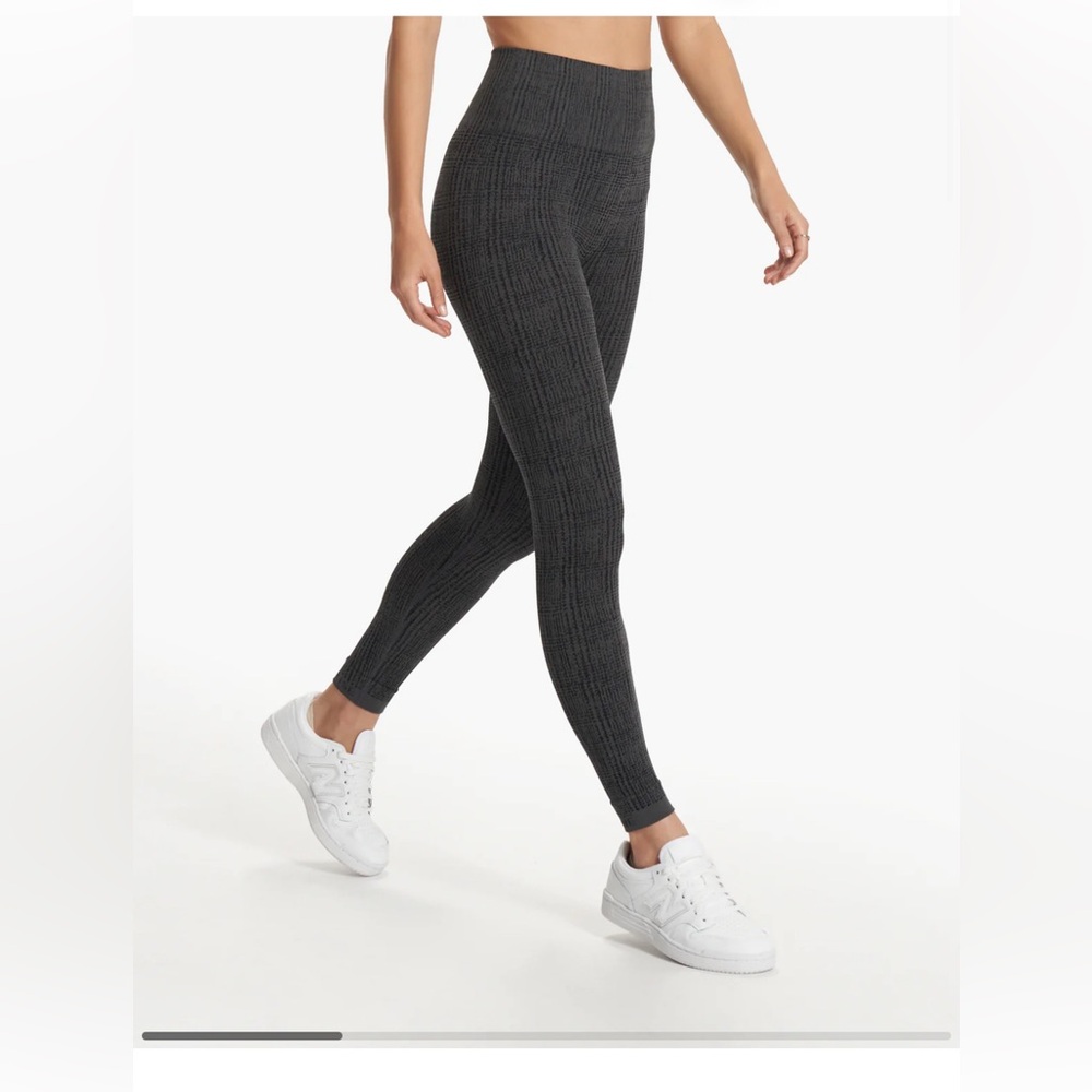 VUORI - Helix Seamless Texture Legging - Medium - Charcoal Plaid